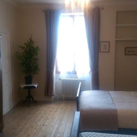 샹파뉴 무똥 Vingt Grand Rue B&B 객실 사진